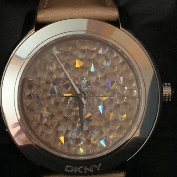DKNY New never been worn watch with crystal face - Picture 1 of 8